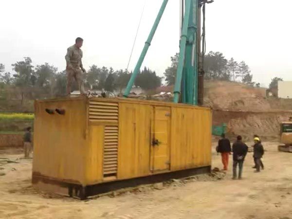 马边如何判断水冷式机油散热器密封件是否需要更换？